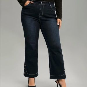 BloomChic button detail stitch flared dark wash jeans. Size 20. NWT.